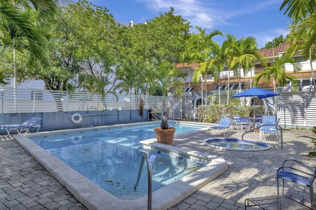 Photo - 519 NE 38th St