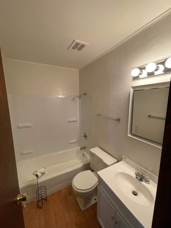 Photo - 224 N Eagle St