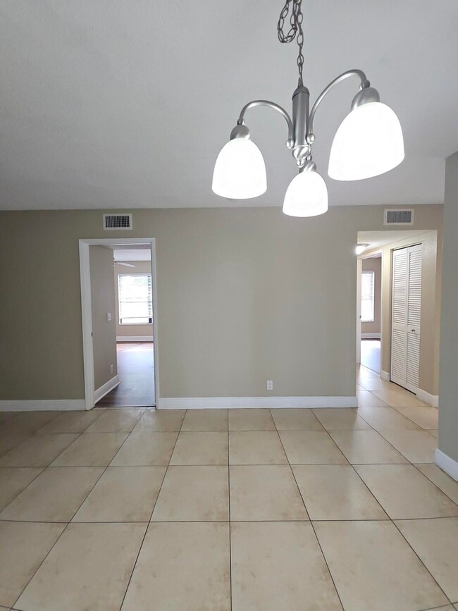 Photo - 1520 Windorah Way Unidad H