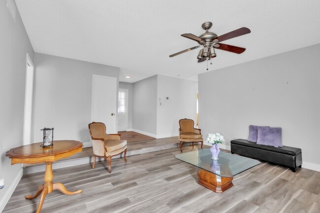 Photo - 6630 Lindbrook Way