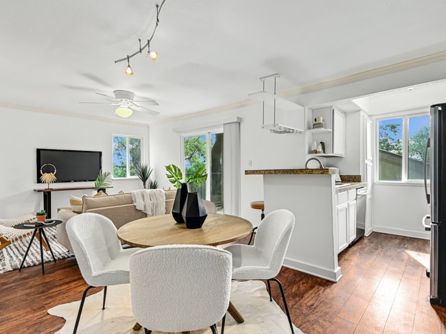 Photo - 3018 S 1st St Unidad 142.42