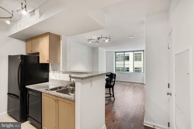 Photo - 851 N Glebe Rd Unit 418