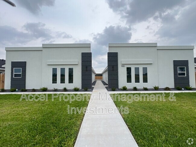 Building Photo - 1122 Country Club Dr Unit 2 Rental