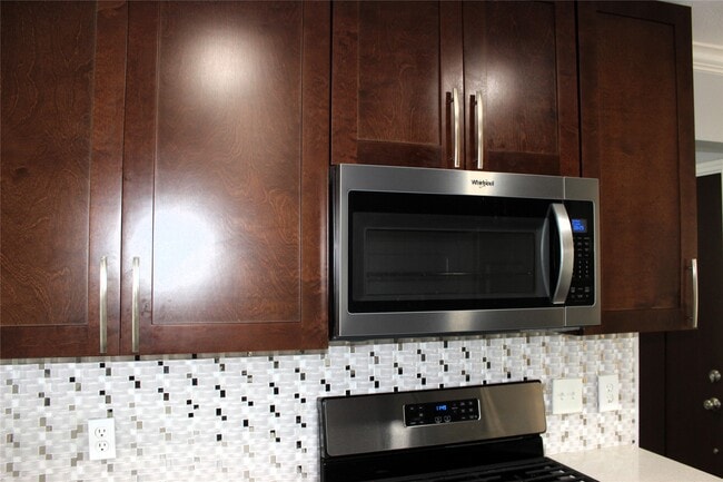 Building Photo - 1914 Wildwood Ridge Dr