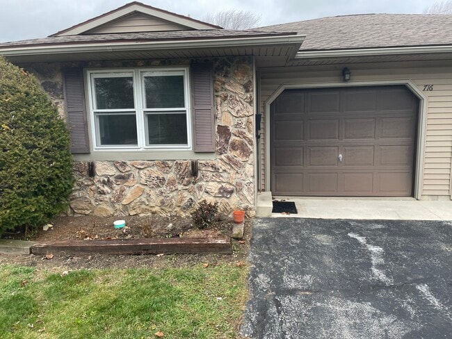 Building Photo - 714 Park Ave Unit 716