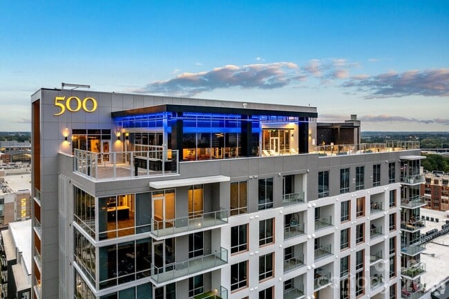 Building Photo - 500 W Trade St Unit C2.T