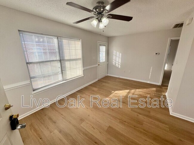 Photo - 1562 Indiana Ave