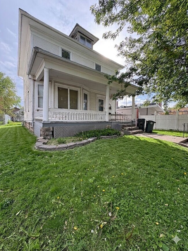 Photo - 706 South St Unidad B