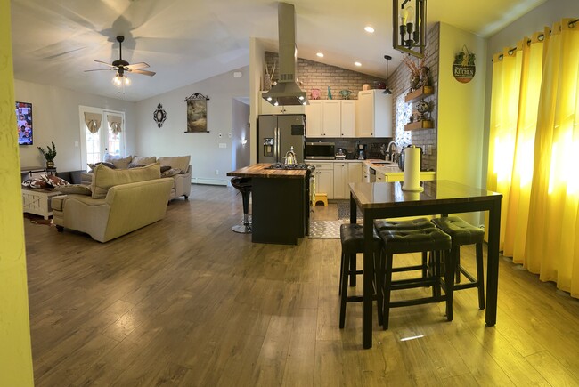 Photo - 2866 Elm Ave