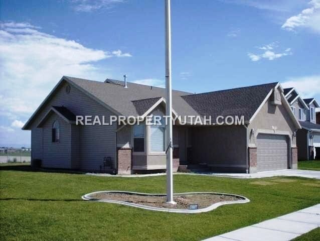 Building Photo - 4 Bedroom 3 Bath Home Available in Hooper