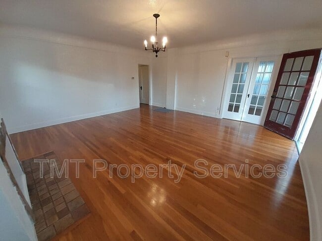 Photo - 619 E Cook St