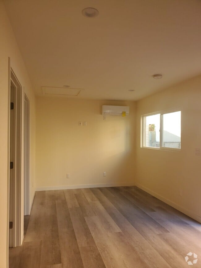 Building Photo - 2247-2244 S Cochran Ave Rental