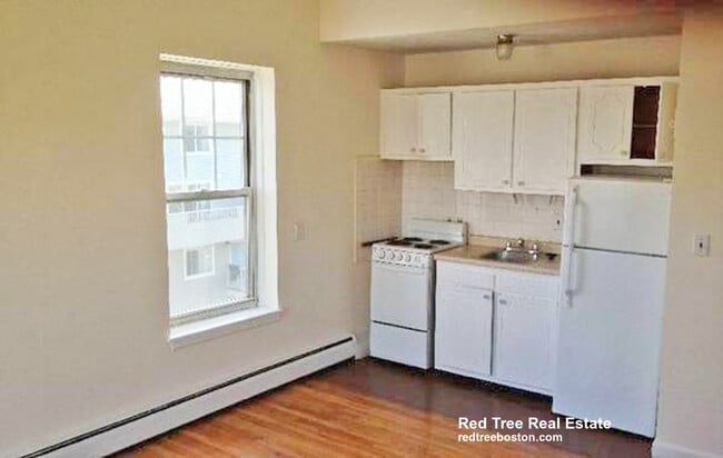 Building Photo - 160 N Beacon St Unit 21