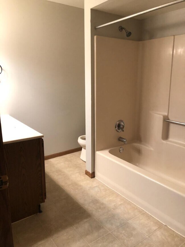 233 Cherokee Rd Apartment Unit 11 Beaver Dam, WI