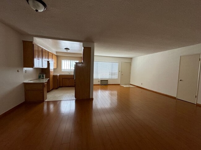 Photo - Excellent Location! Minutes from Beverly H... Unit Ogden 1135  02 ACTIVE