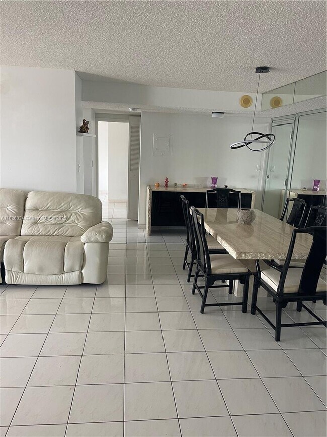 Photo - 251 174th St Unidad 320