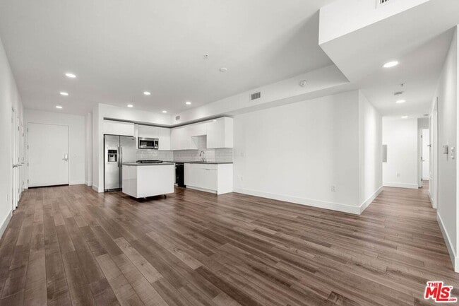 Photo - 1215 S Bedford St Unidad 304