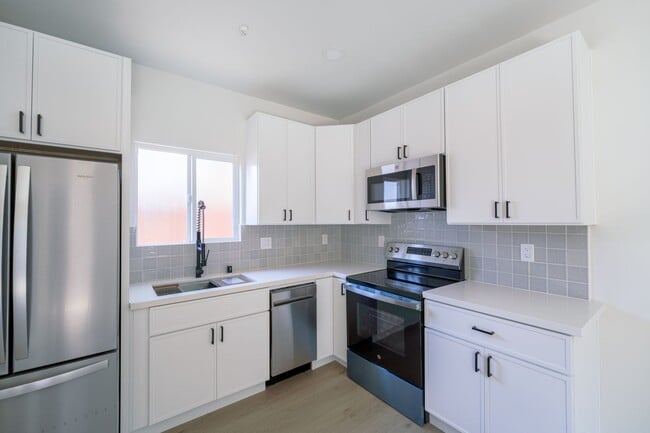 Photo - 2860 Webster Ave Unidad 2851-1