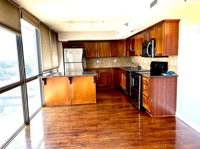 Building Photo - 600 Admiral Blvd Unit 1104 Rental