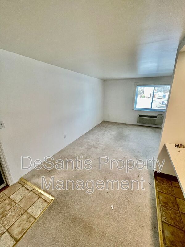 Photo - 628 Steele St Unit #6