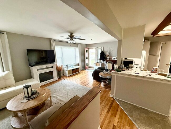 Photo - 1637 Willard Ct