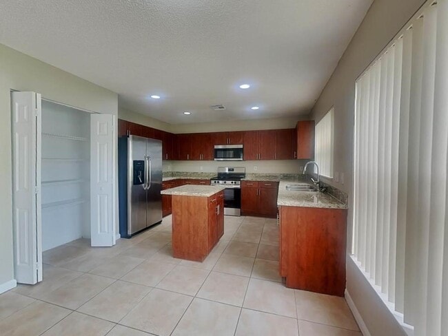 Building Photo - 16290 SW 9th St Rental