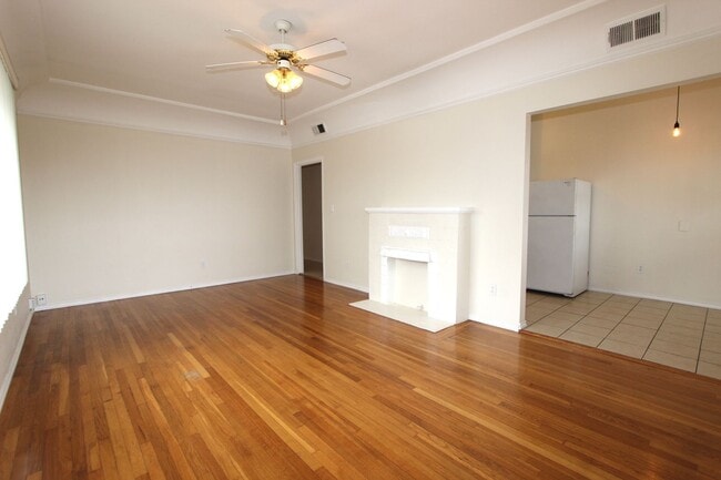 Photo - Gorgeous 2 bedroom 1 bathroom downstairs apartment available May 1, 2026 Unit 3068 Columbia Street