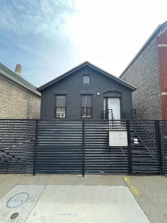 Building Photo - 2223 W 21st St Unit 1F