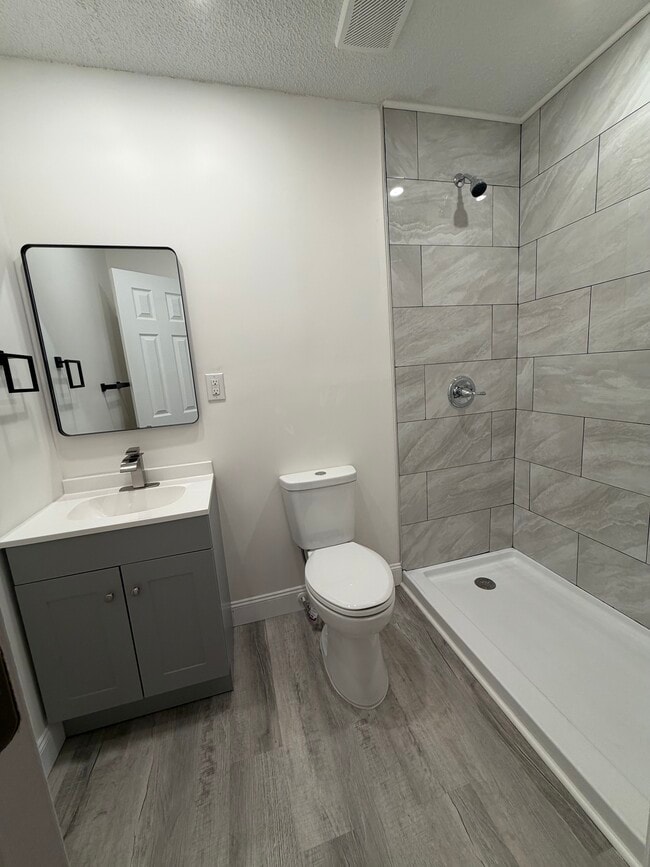 Photo - 1353 Blythe Ave Unit 1