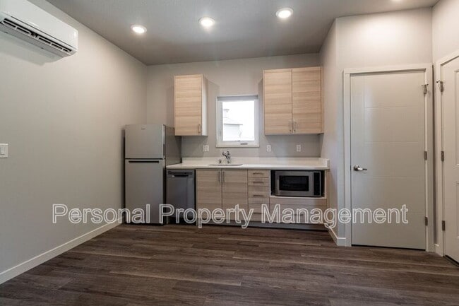1815 N R St Unit B