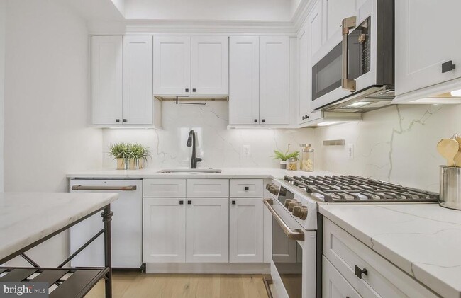 Photo - 1654 K St NE Unit 8