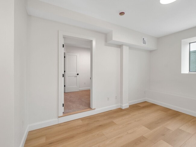 Photo - 177 N Main St Unidad LL02