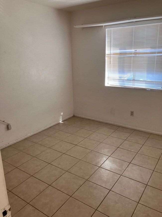 838 E Adams St Unit 3