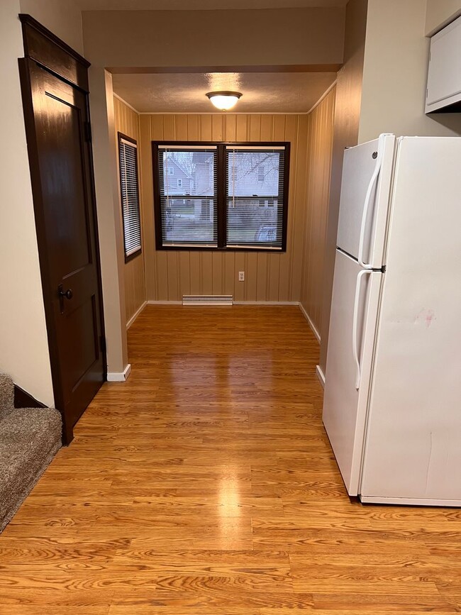 Photo - 123 E Broadway Ave Unidad 123 1/2 E Broadway Ave.