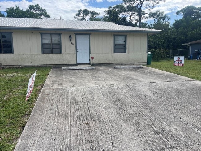 Building Photo - 819 King Orange Dr Unit 819