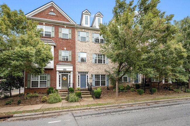 Building Photo - Luxury Townhome at the Boulevard