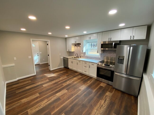 Kitchen/main room - 2573 Hawkins Rd