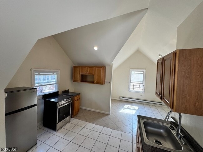 Building Photo - 163 Linden Ave Rental