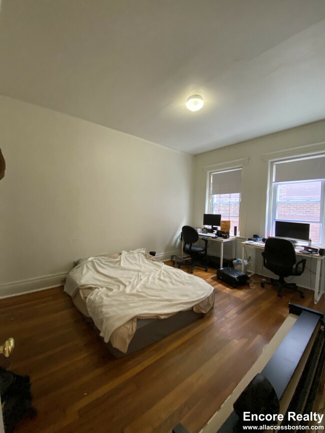 Building Photo - 5 Walbridge St Unit 3 Rental