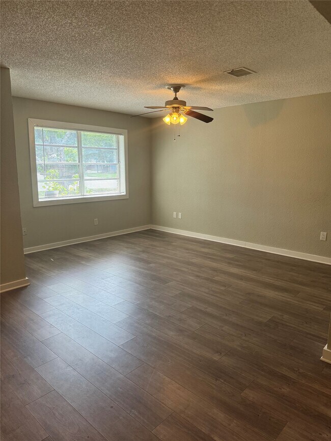 Photo - 1319 Lyric Ln
