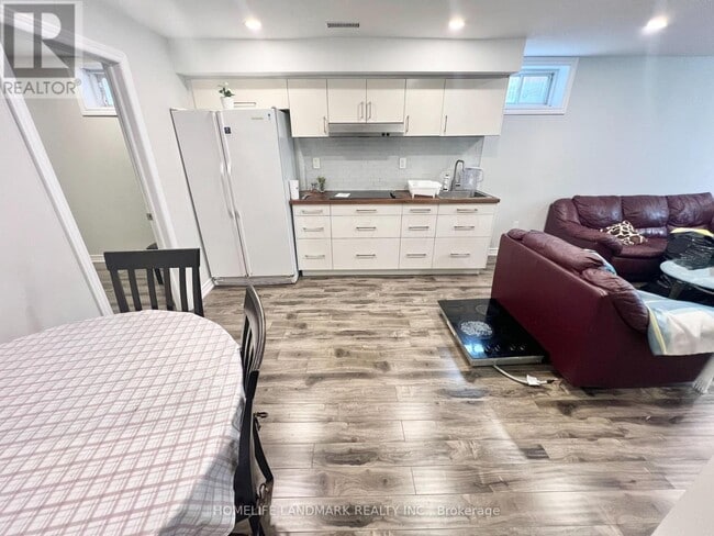 Photo - 18 Fountain Ct