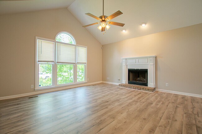 Photo - Pet Friendly Three Bedroom!