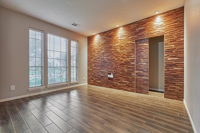 Photo - 1618 Calmar Dr