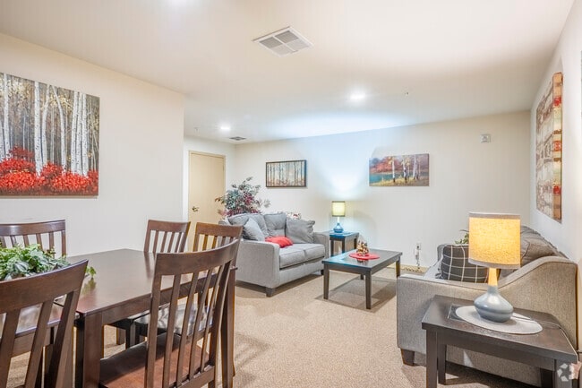 Common Area - Lounge - North Towne Homes