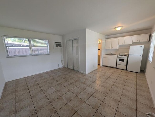 Photo - 140 NW 40th St Unit 142