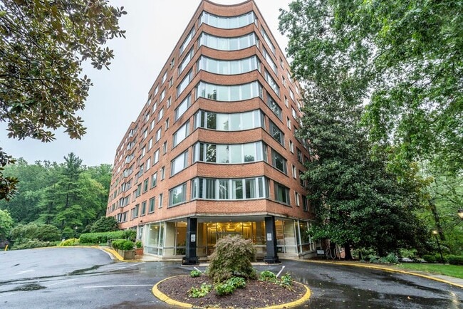 Photo - 4200 Cathedral Ave NW