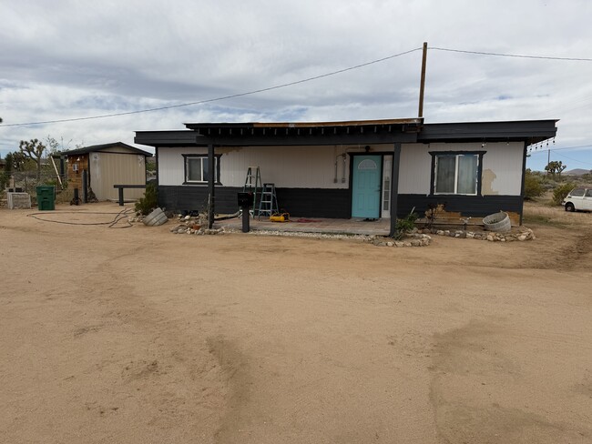 Building Photo - 57661 Aberdeen Dr Unit #A Main House