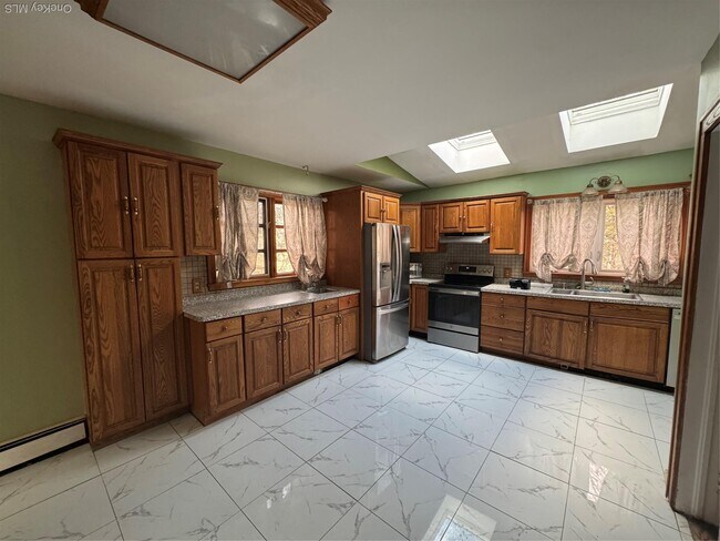 Photo - 2119 Maple Ave