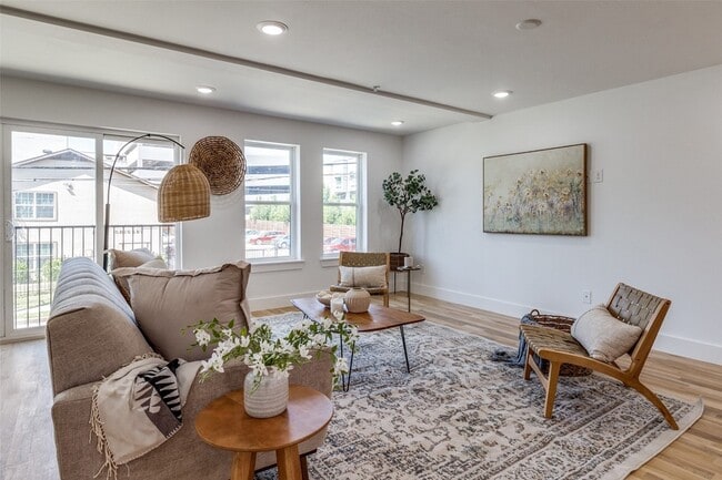 Photo - 4701 San Jacinto St Unidad 103