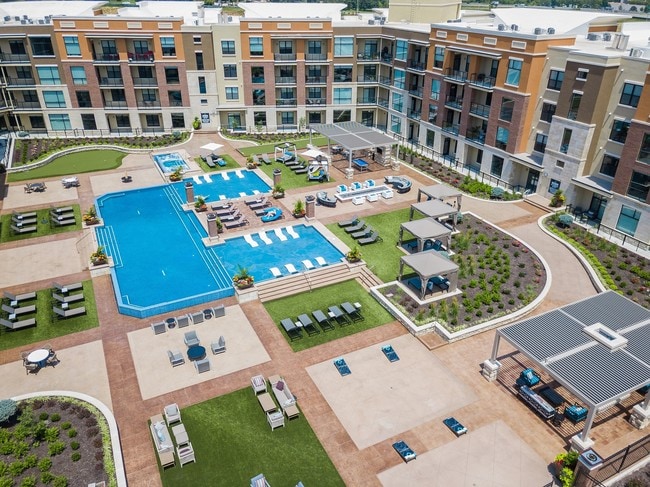 Photo - The Royale at CityPlace